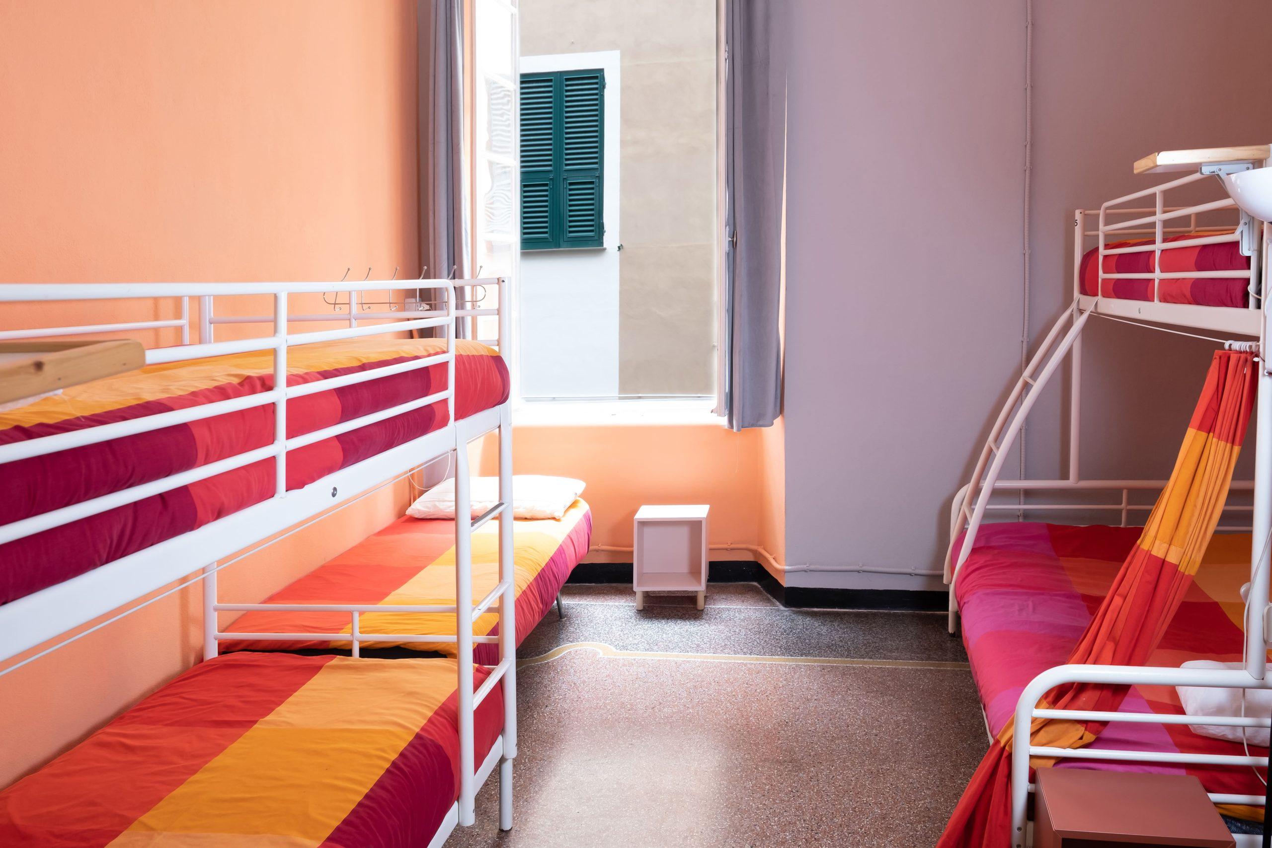 Genoa Hostel Red Room